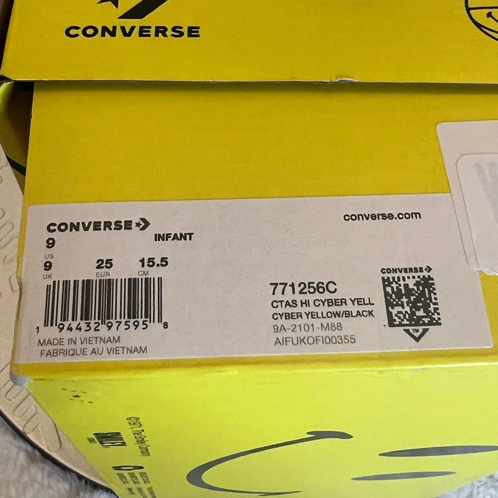 CONVERSE Kids Hi-Top Sneakers Yellow Smiley Print NWOT Box| Size 9‎